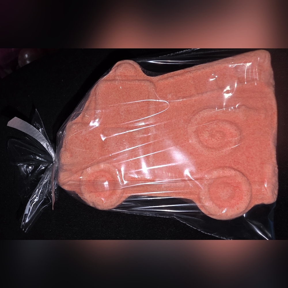 Red Fire Truck Fizzing Bath Bomb